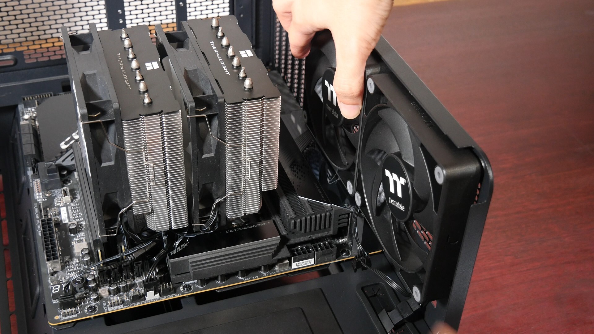 Thermaltake View 390 Air Rear Fan Motherboard Clearance