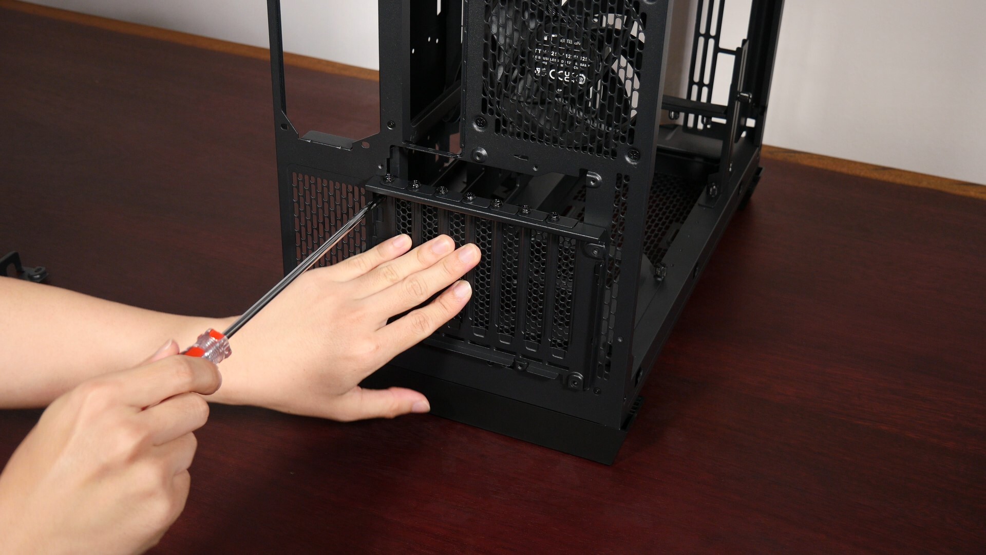 Thermaltake View 390 Air Repositionable Expansion Slot Bracket (2)