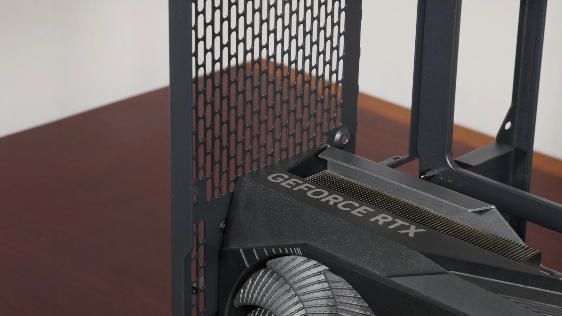 Thermaltake View 390 Air Vertical GPU Mounting (2)