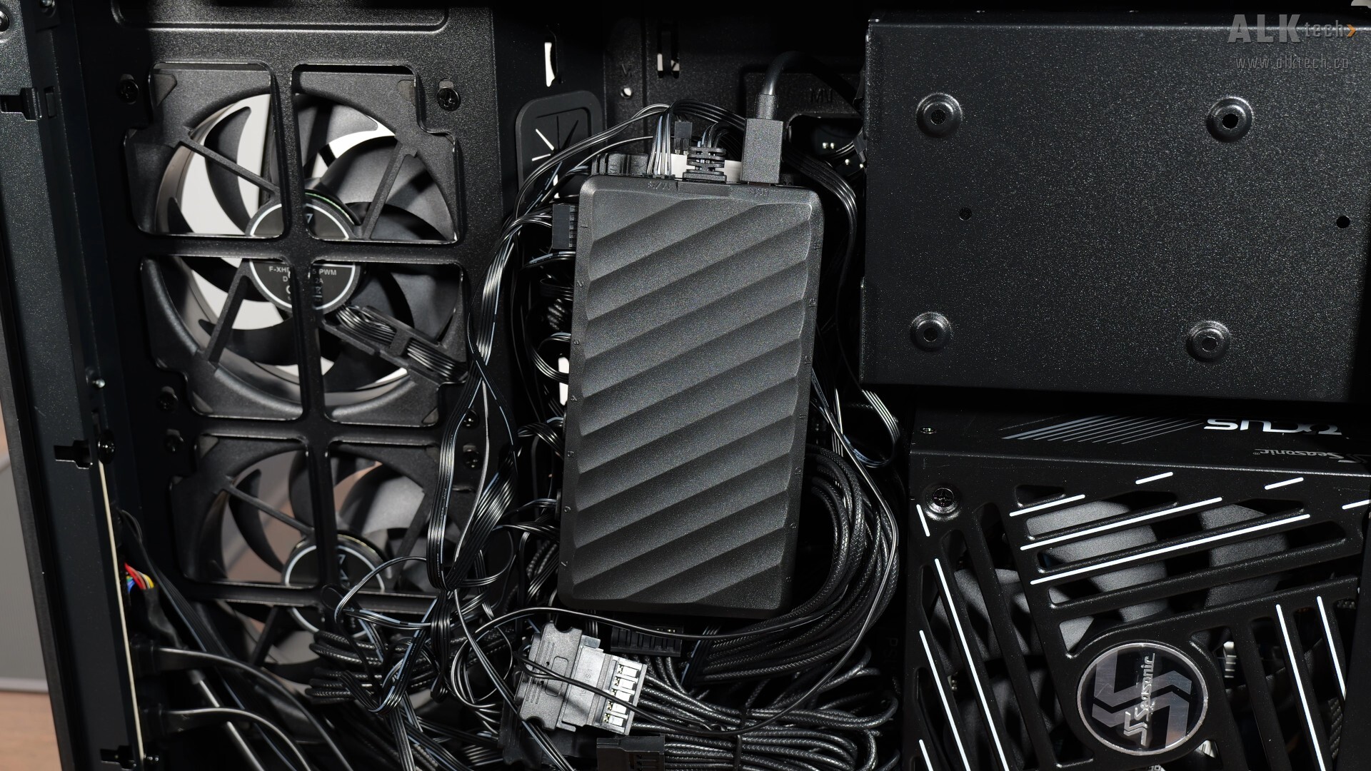 XASTRA ASTRA LZ360 ARGB ARGB & Fan Hub (3)