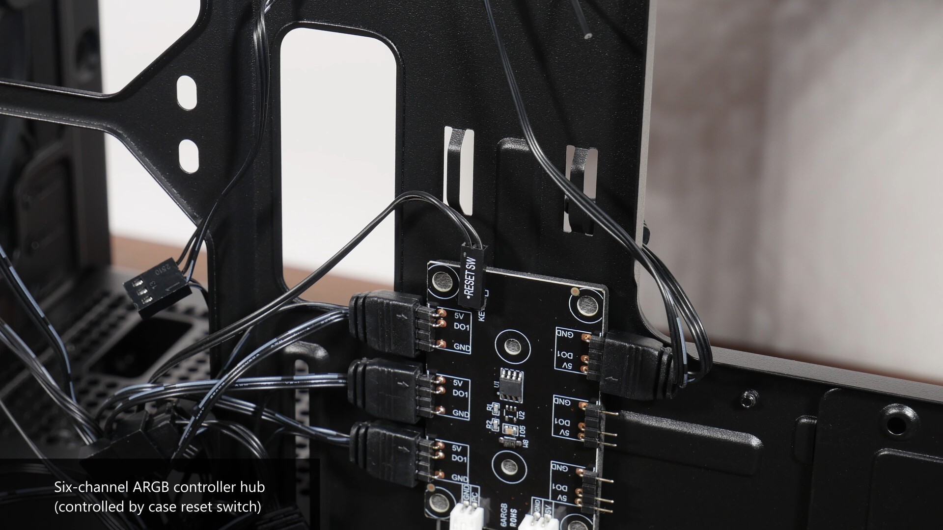 Zalman M5 ARGB Hub (3)