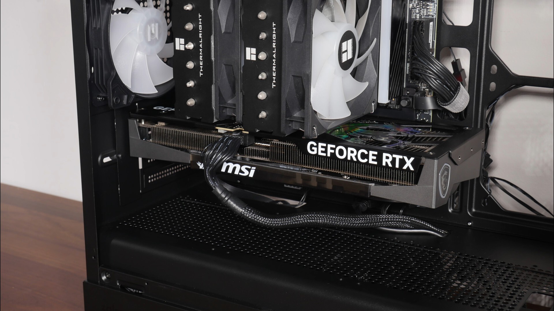 Zalman M5 Graphics Card Installation