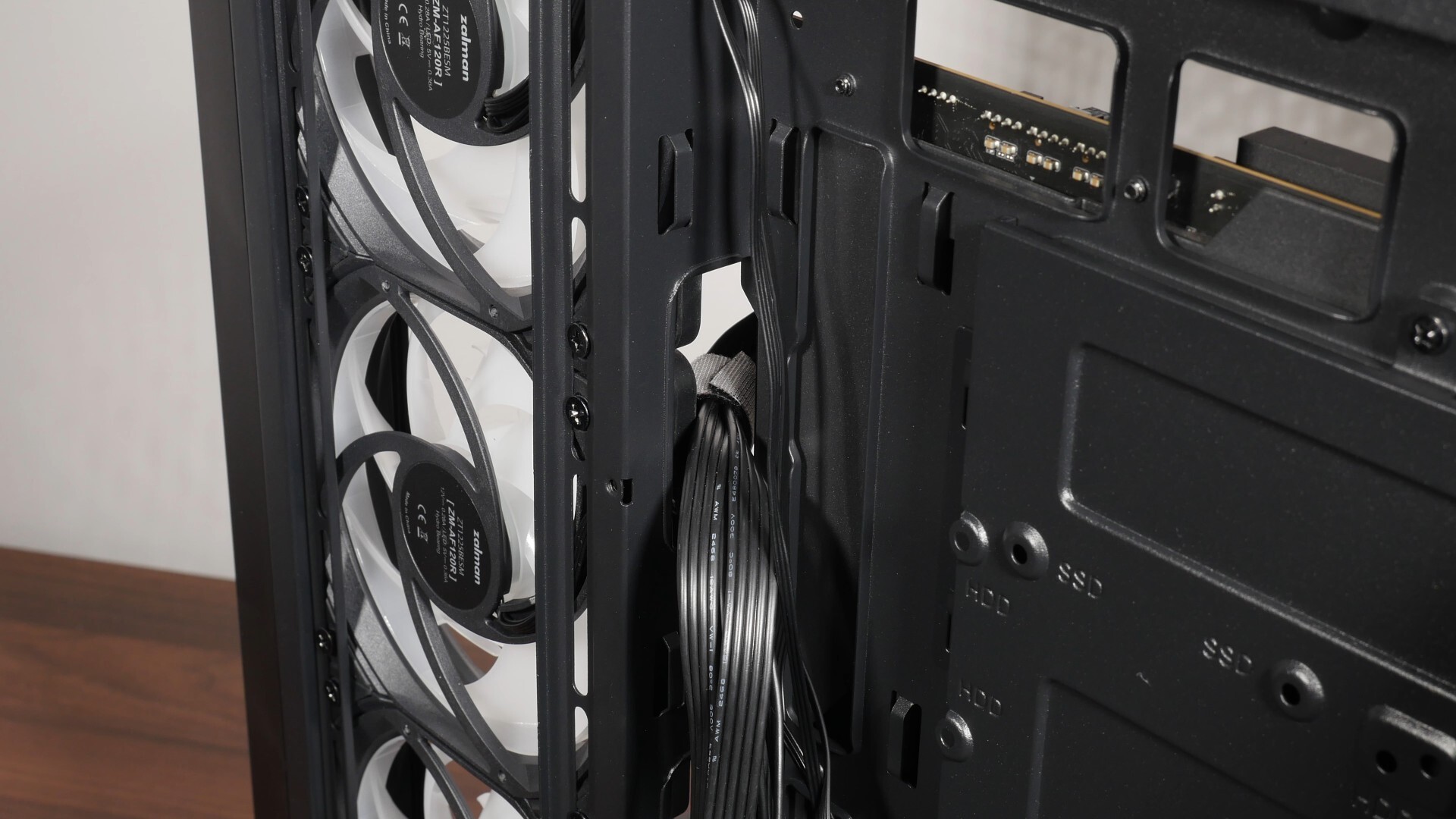 Zalman P40 DS 24-pin Power Cable Routing