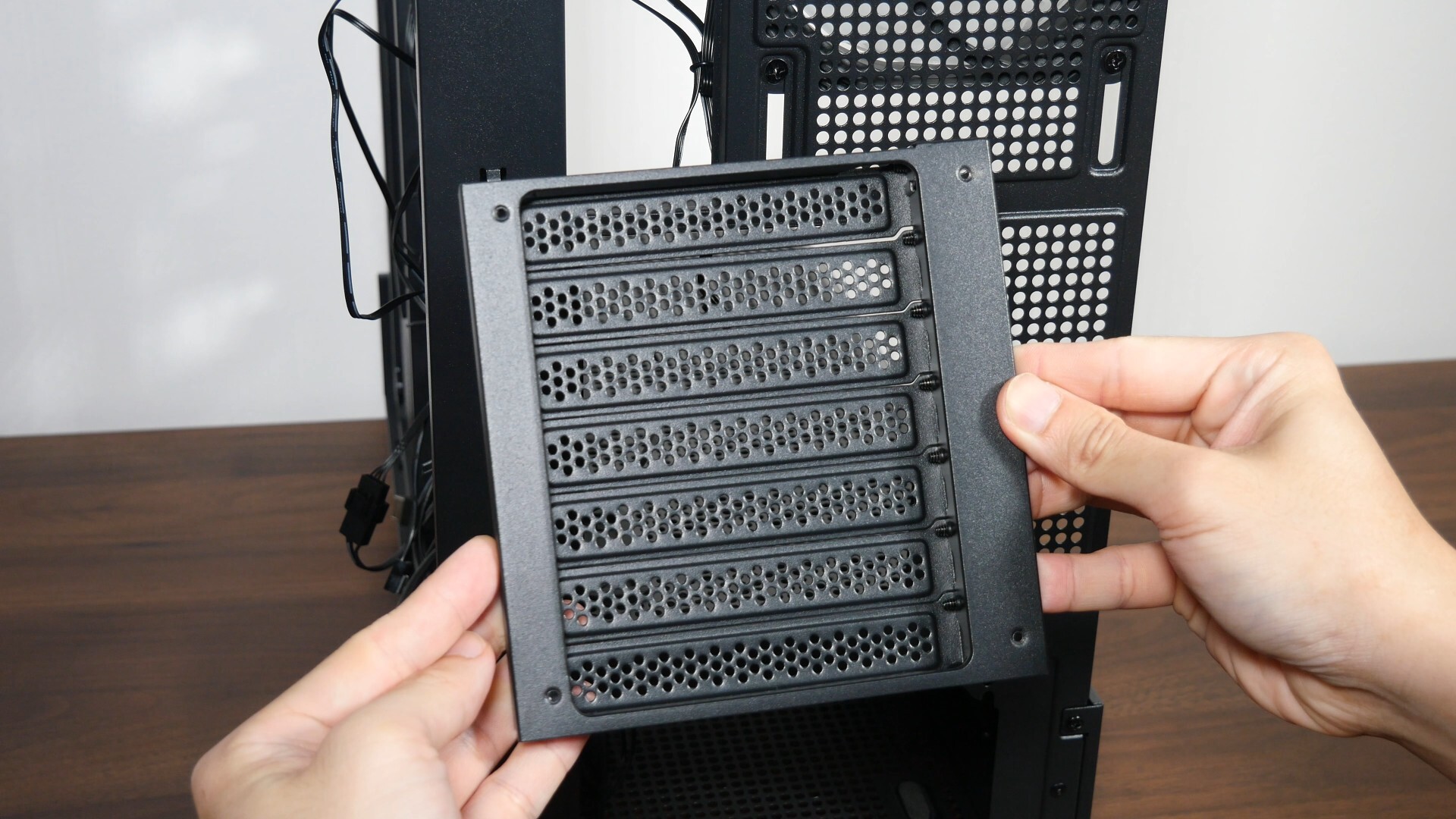 Zalman P40 DS Expansion Slot Bracket (Removed)