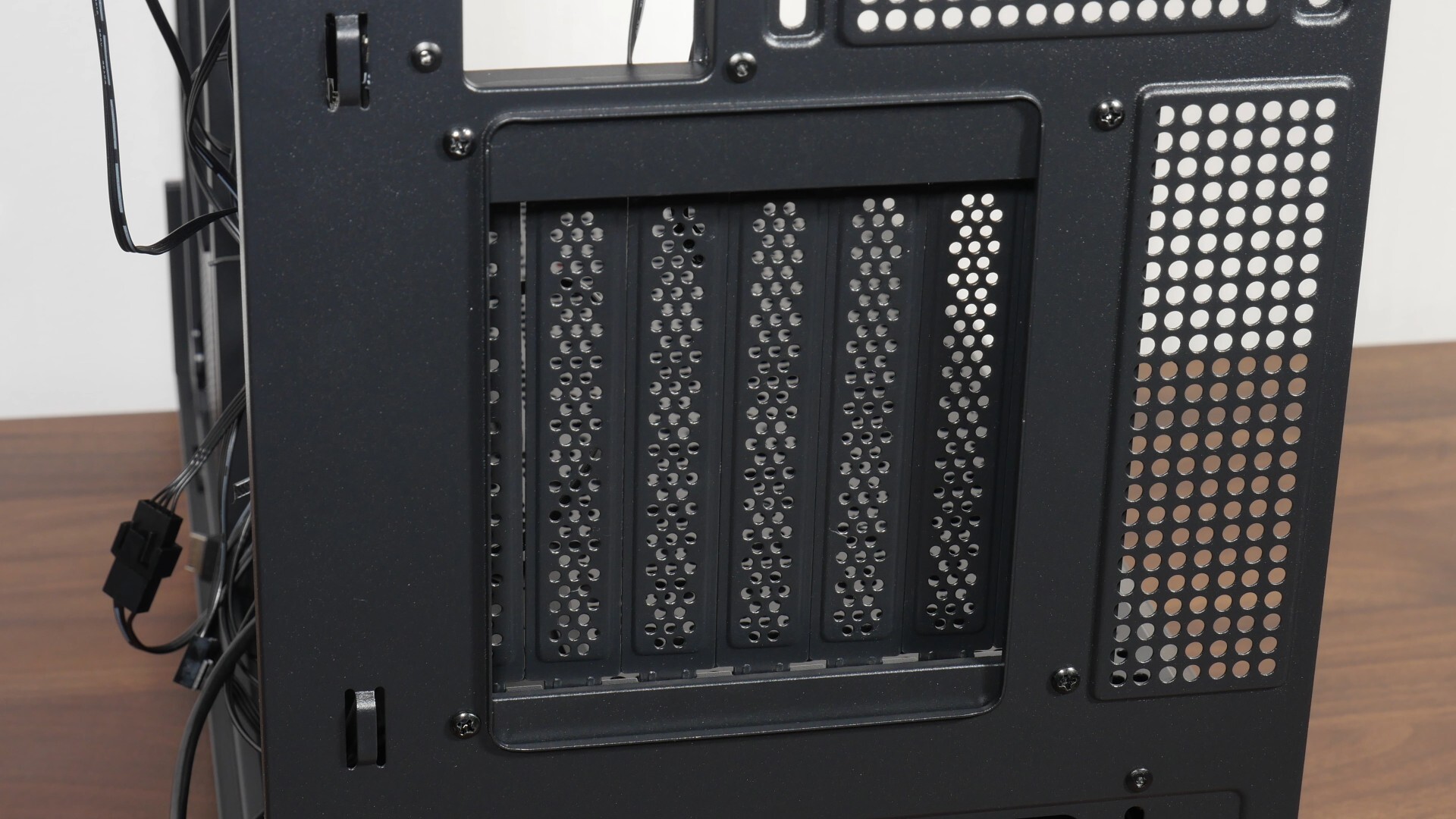 Zalman P40 DS Expansion Slot Bracket (Vertical Mount)
