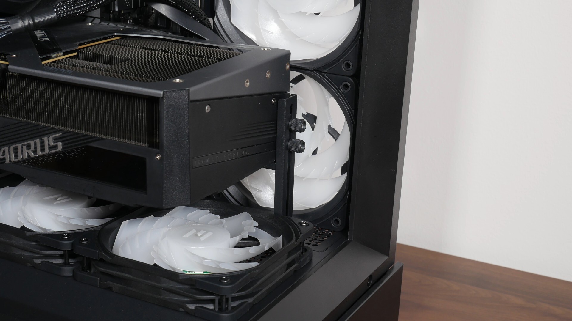Zalman P40 DS GPU Support Bracket Installation
