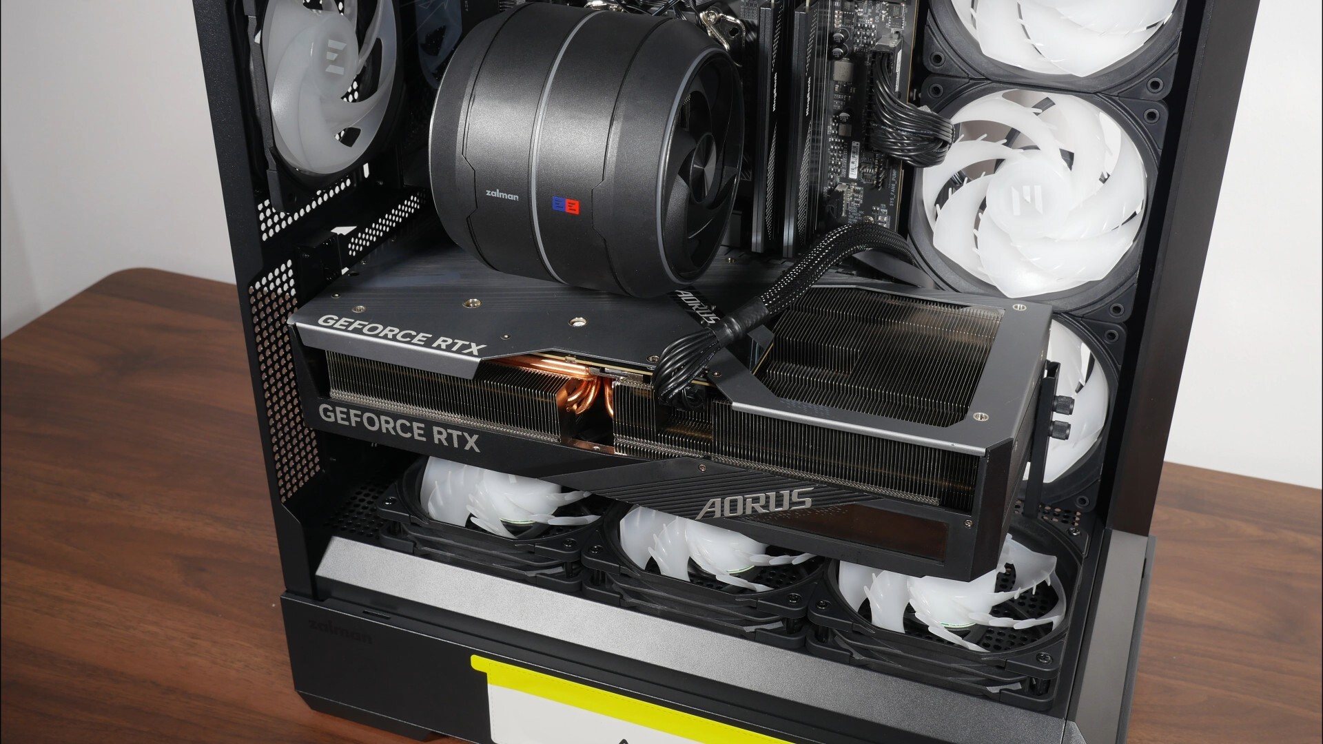 Zalman P40 DS Graphics Card Installation