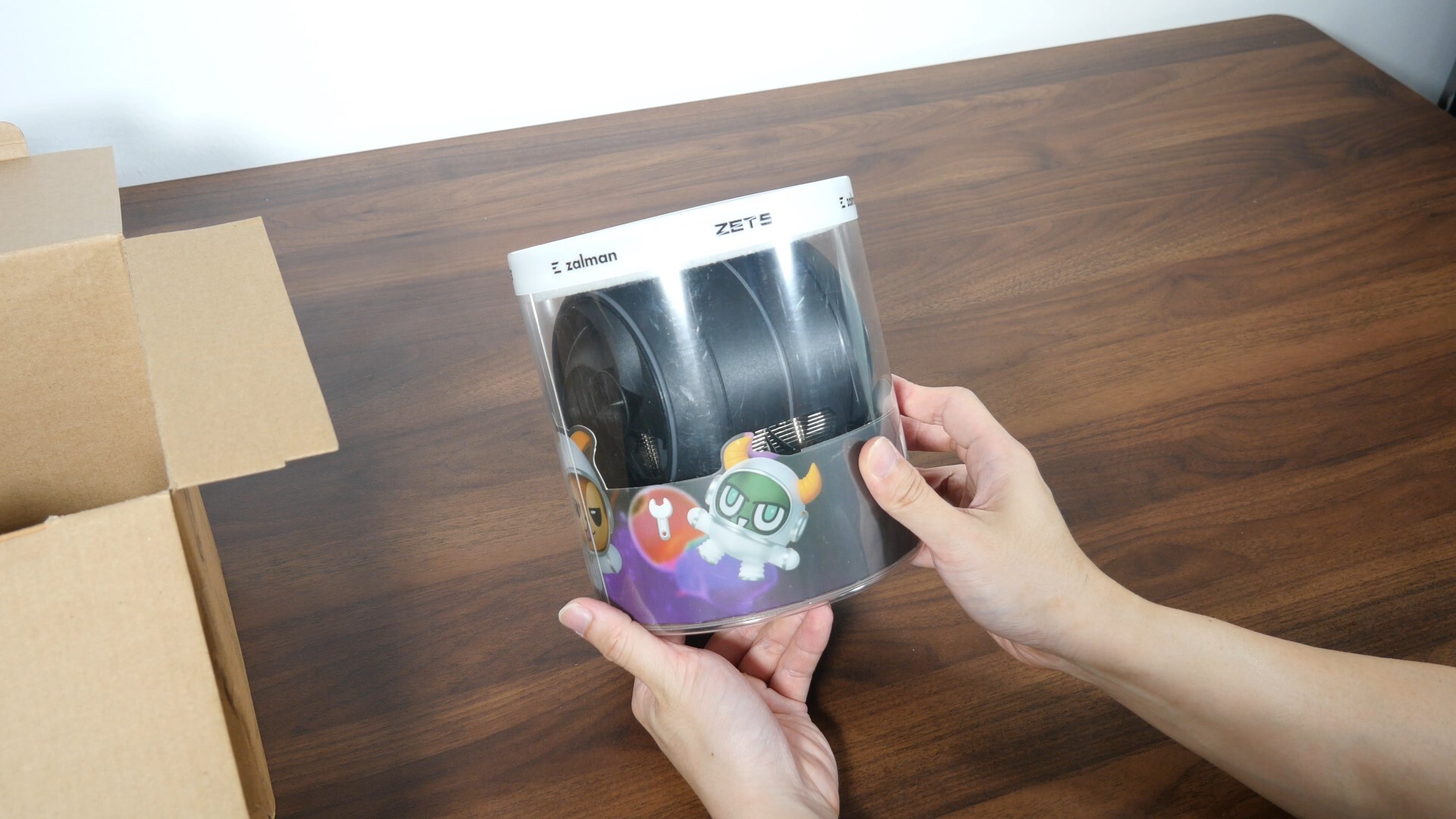 Zalman ZET 5 Packaging (4)
