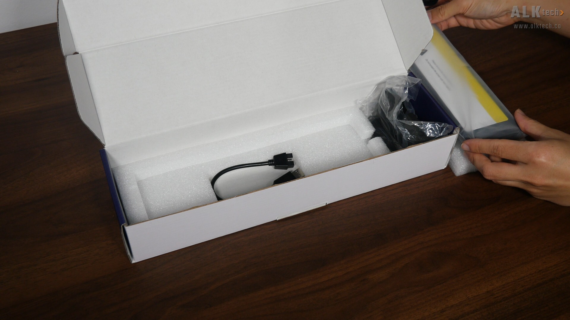 Zalman ZM-MF916 Packaging (Accessories)