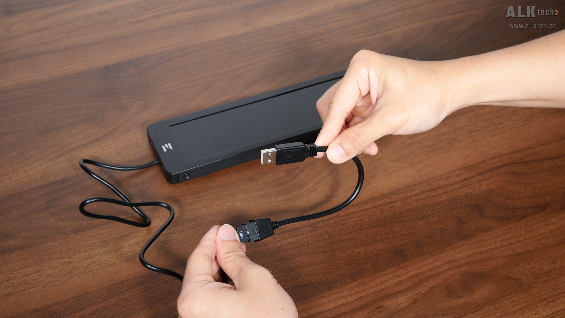 Zalman ZM-MF916 USB 2.0 Type-A Connection